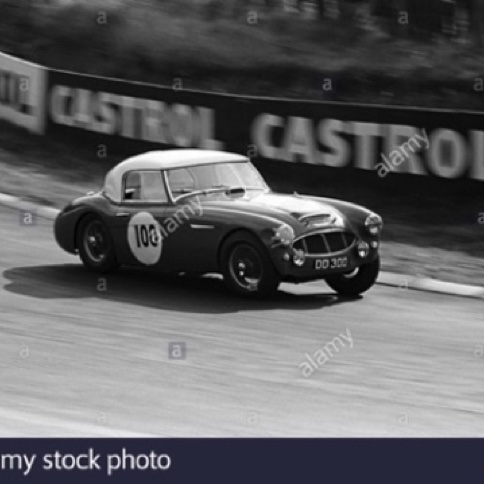 JIm au volant de l'Austin Healey 3000 
de l'Essex Racing Team à Brands Hatch 1960
© Alamy Photo